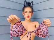 Thời trang - Chán mặc đồ, Ngân 98 cởi áo lót chụp ảnh, phản cảm không điểm dừng