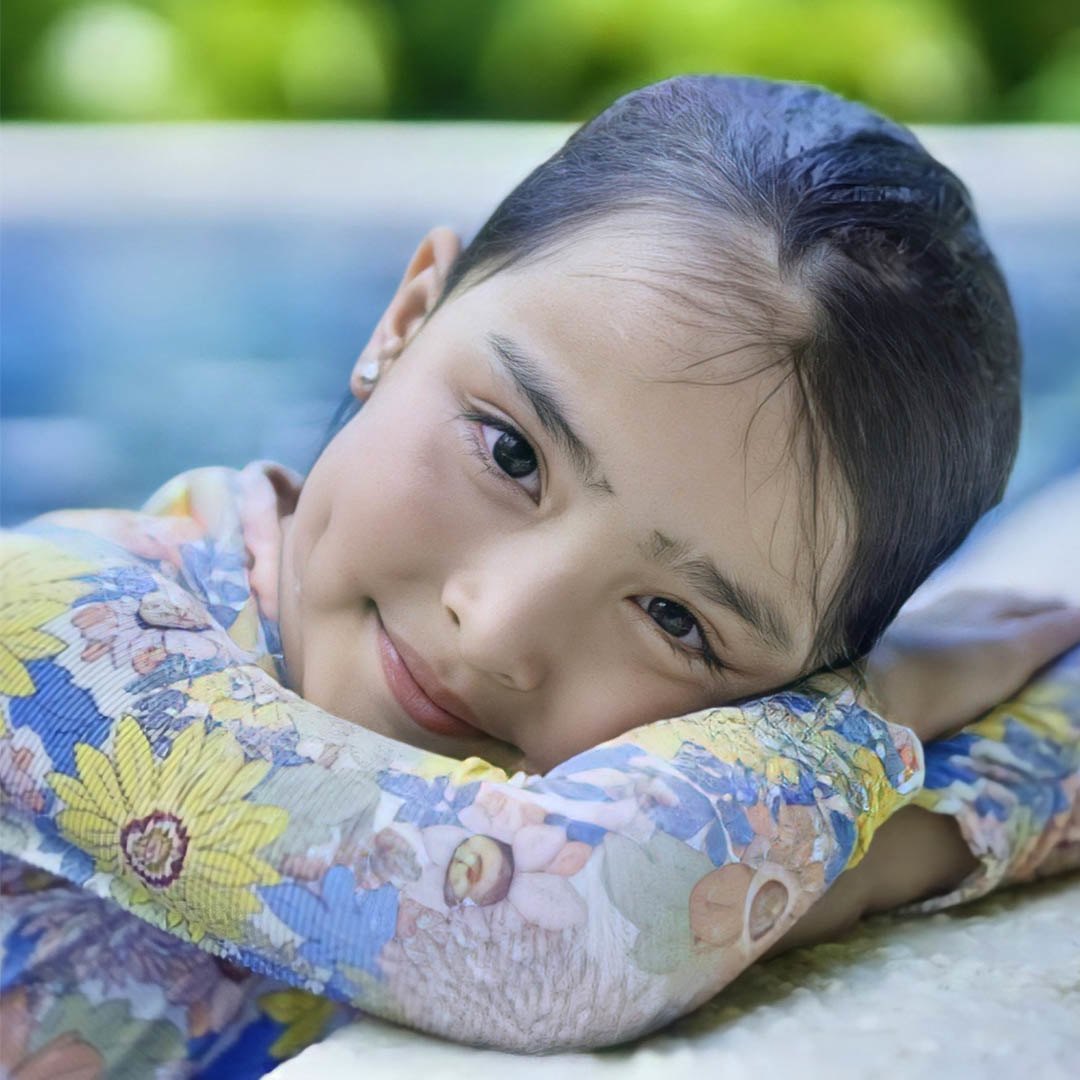 Mỹ nhân đẹp nhất Philippines diện đồ bơi gợi cảm nhưng thất thủ trước con gái thiên thần - 5