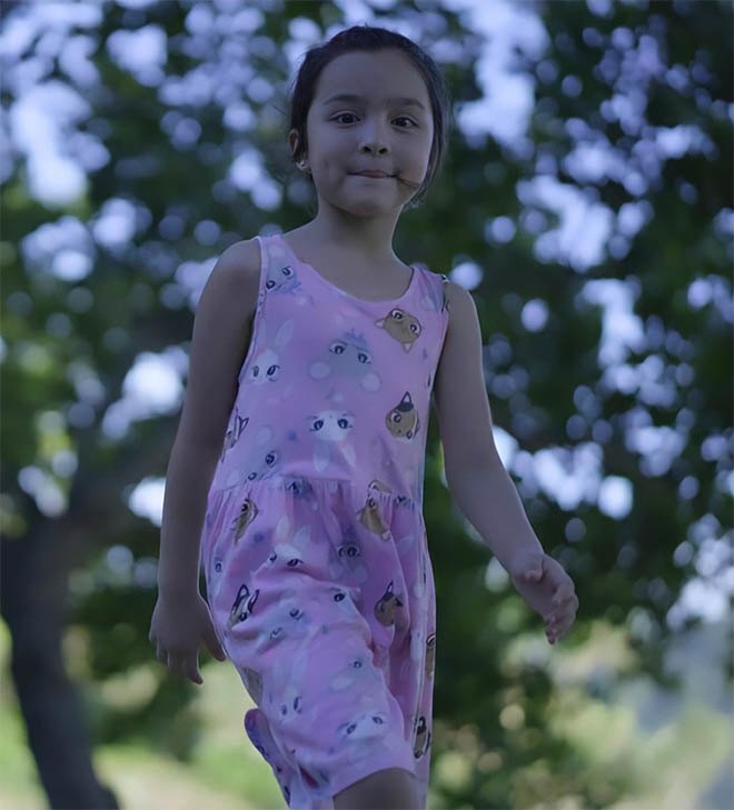 Mỹ nhân đẹp nhất Philippines diện đồ bơi gợi cảm nhưng thất thủ trước con gái thiên thần - 11