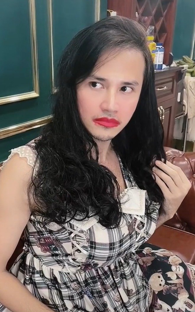 ... Mà không thể tưởng tượng ra nhan sắc gây ám ảnh đến thế này!