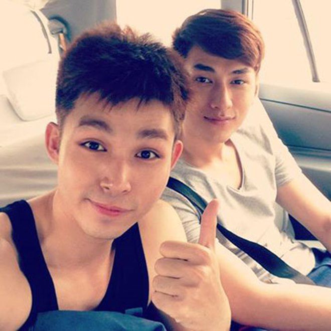  “Người tình bí mật” của Jun Phạm được nhiều người đồn đoán là thành viên cùng nhóm Isaac vì cả 2 rất thân thiết với nhau khi hoạt động chung.