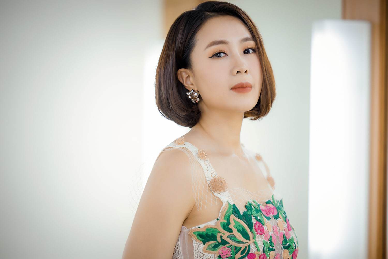 Hồng Diễm tăng cân mặt tròn xoe lại bị chụp lén, nhan sắc còn xứng danh mỹ nhân màn ảnh? - 3
