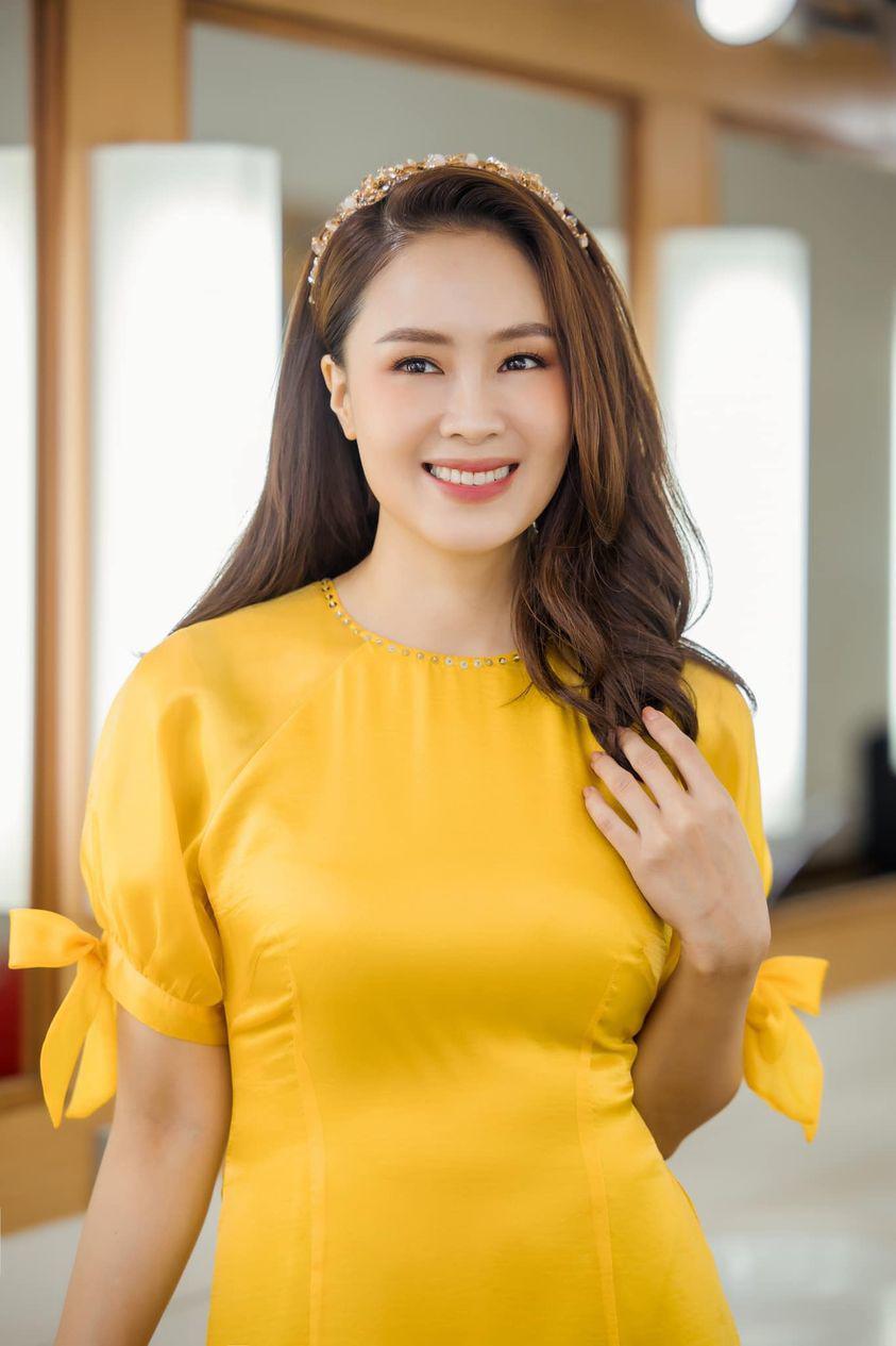 Hồng Diễm tăng cân mặt tròn xoe lại bị chụp lén, nhan sắc còn xứng danh mỹ nhân màn ảnh? - 1