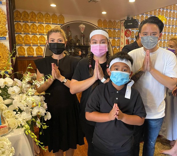 Sau khi từ Đức trở về, Thanh Thảo cũng có mặt để trong lễ cúng thất đầu của Phi Nhung ở Mỹ.