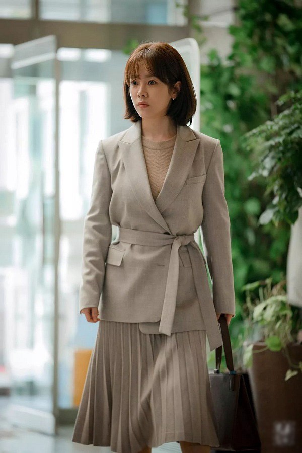 4 kiểu áo blazer siêu hot trong phim Hàn, vừa chuẩn mốt vừa rẻ bèo, có mẫu ngót nghét 100K - 6