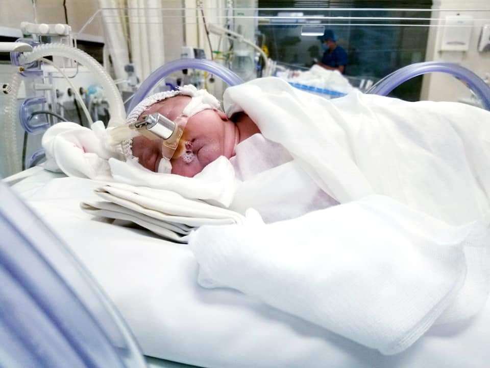 9X Việt nhỏ bé sinh con cho chàng giám đốc Tây, bác sĩ lắc đầu vì bên trong rách hết - 7