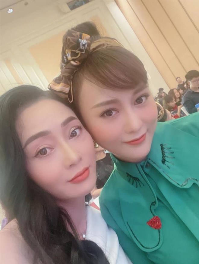 Lại amp;#34;sửa nhẹamp;#34; một điểm, Phương Oanh tự tin khoe sắc bên bà Xuân mà không còn bị dìm - 9