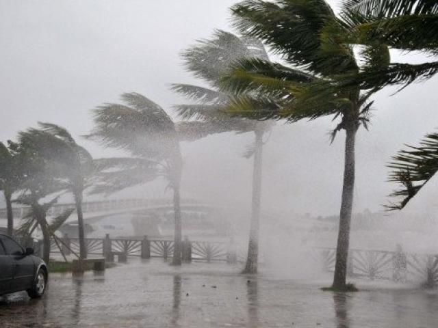 Miền Bắc sắp đón đợt không khí lạnh đầu tiên, áp thấp gây mưa đặc biệt lớn ở miền Trung