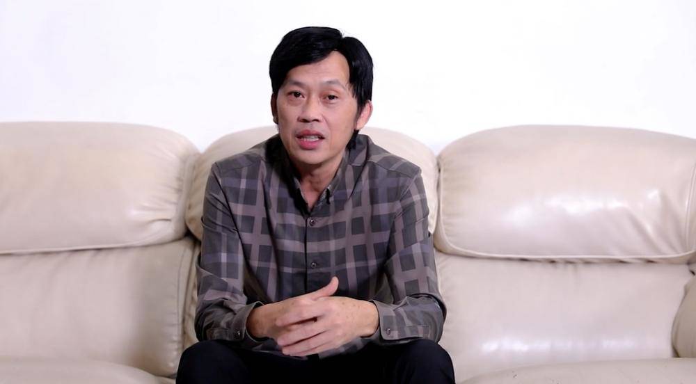 Trang cá nhân và fanpage của Hoài Linh chưa có chia sẻ nào về việc bố ruột qua đời. Sau ồn ào chậm giải ngân tiền từ thiện, có vẻ như nam danh hài đã ở ẩn, không còn hoạt động trên mạng xã hội.
