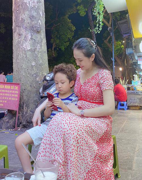 Nữ chủ tịch ngồi cạnh núi tiền: Mẹ 3 con, trả lương tháng cho Tuấn Hưng làm bảo mẫu - 14