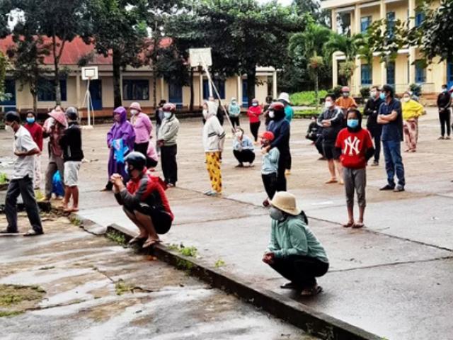 COVID-19 7/10: Đến trường 2 ngày phát hiện bé lớp 5 nhiễm SARS-CoV-2, 50 HS, giáo viên phải cách ly