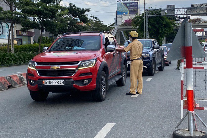 Đồng Nai chỉ đồng ý cho người lao động từ TPHCM vào Đồng Nai bằng xe ô tô đưa đón, chưa cho phép xe cá nhân.