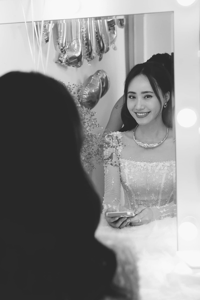 Đến ngày ăn hỏi và đón dâu, Thủ đô bắt đầu nới lỏng giãn cách nhưng trong bối cảnh đó, Xuân Anh và ông xã cũng chỉ tổ chức tối giản trong nội bộ gia đình.
