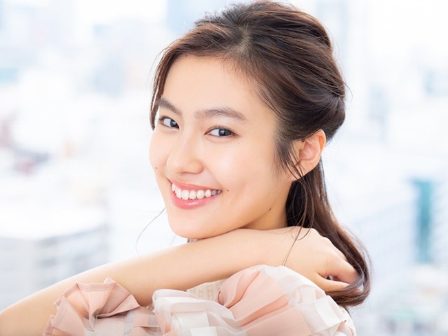 ... và nụ cười tỏa nắng.