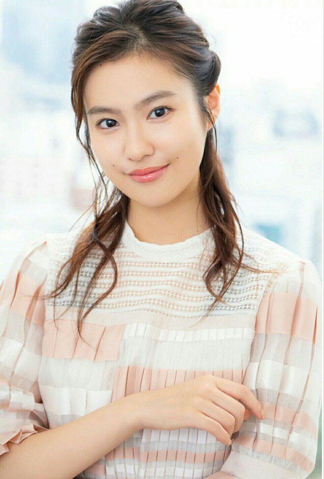 Trước đây, Yuri Tsunematsu không theo đuổi phong cách thời trang gợi cảm và quyến rũ.