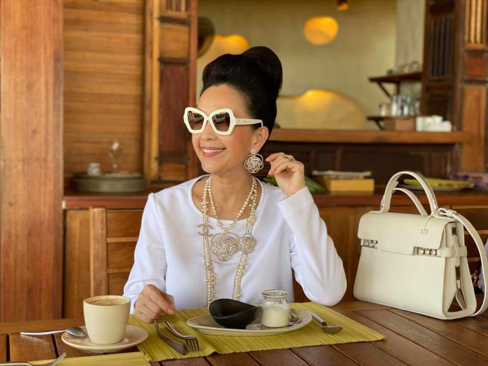 Hương sắc sẵn có, chị em Nữ hoàng ảnh lịch siêng giữ gìn: amp;#34;Cắt cơmamp;#34; 35 năm, ăn món vàng - 8