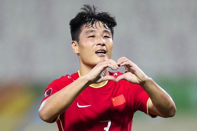 Ghi 2 bàn trong trận Việt - Trung, chàng cầu thủ còn có cô vợ nhan sắc xinh miễn chê - 1
