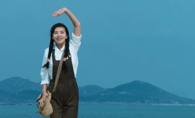 Dáng vẻ trẻ trung của cô vẫn được khán giả khen ngợi.