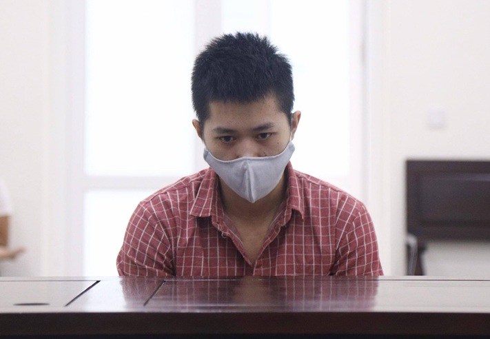 Yêu râu xanh tại tòa