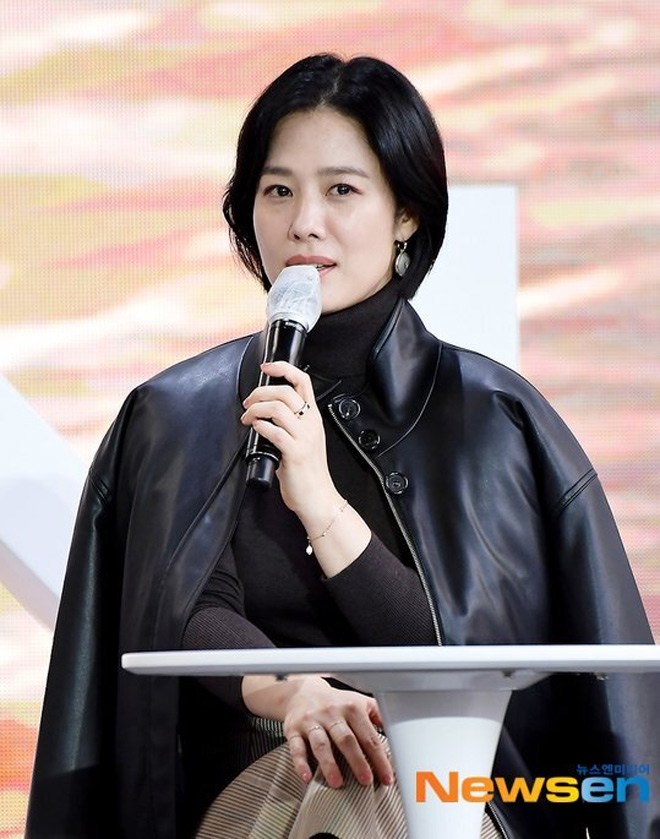 Tuổi U50, cô vẫn trẻ trung như những cô gái mới ngoài đôi mươi.