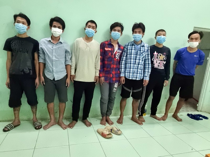 Các nghi can từ trái qua: Hoài, Phú, Tỷ, An, Hưng, Thạch và Thanh. Ảnh: VĂN VŨ