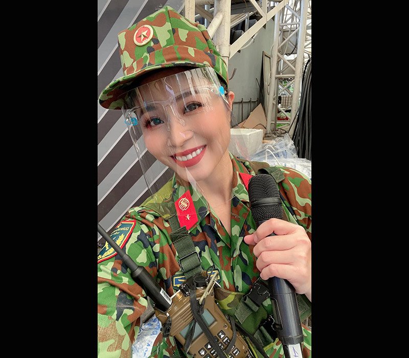 Hoàng Linh tạo nên tên tuổi hàng đầu với chương trình chúng tôi là chiến sĩ, cô có nhiều người hâm mộ trung thành nhiều năm qua.
