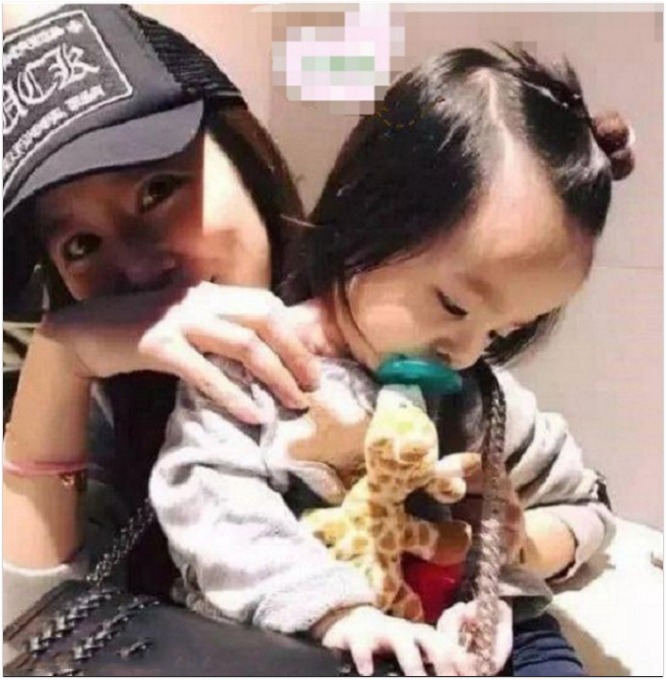 Từ khi Cá Heo Nhỏ chào đời, Lâm - Hoắc chưa từng công khai cận mặt con gái.