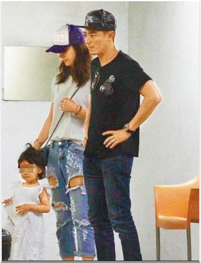 Lâm - Hoắc chưa xác nhận bức ảnh cô bé mà Sina đăng tải chính là Cá Heo Nhỏ.