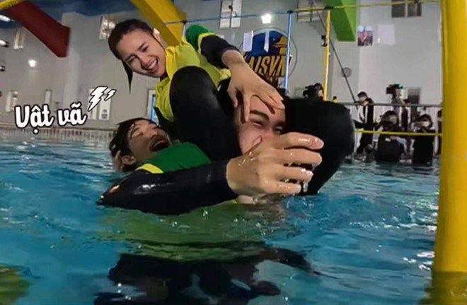Lan Ngọc tụ tập cùng dàn sao Running Man tại nhà nhưng đôi tay amp;#34;dị dạngamp;#34; gây chú ý - 7