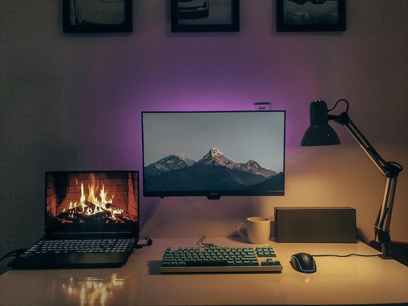 Nhiều người đầu tư không gian làm việc tại nhà để nâng cao chất lượng công việc. Ảnh: Facebook Lộc Nguyễn 