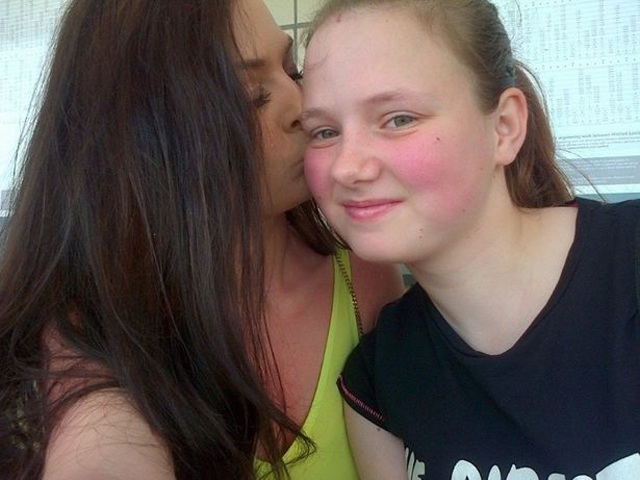 Leah và chị gái.