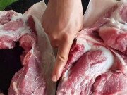 Tiêu dùng - Cách phân biệt các loại thịt lợn và giá cả để chị em không bị “chặt chém” khi mua
