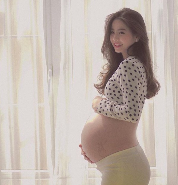 Hotgirl Hà Nội mang thai lần đầu được báo Trung khen nức nở, bầu lần 2 hiếm hoi xuất hiện - 3