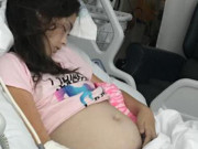 Bà bầu - Đang học lớp 9 không may "dính" bầu, cô gái tốt nghiệp loại giỏi, lấy chồng miệt mài đẻ tiếp