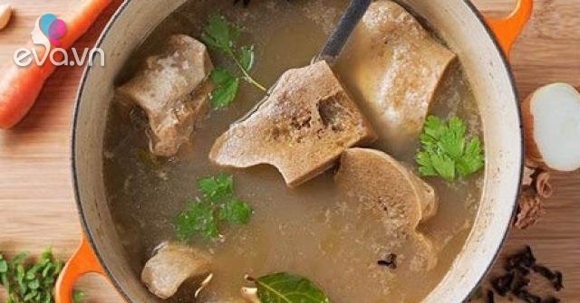 Có nên nghe theo lời khuyên ninh xương lấy nước nấu cháo để con mau biết đi?