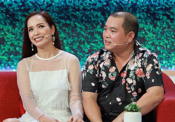 Vợ chồng Thuý Hạnh - Minh Khang cùng sinh năm 1978. Trải qua nhiều biến cố, khó khăn, đến nay họ vẫn hạnh phúc bên nhau cùng 2 cô con gái nhỏ.