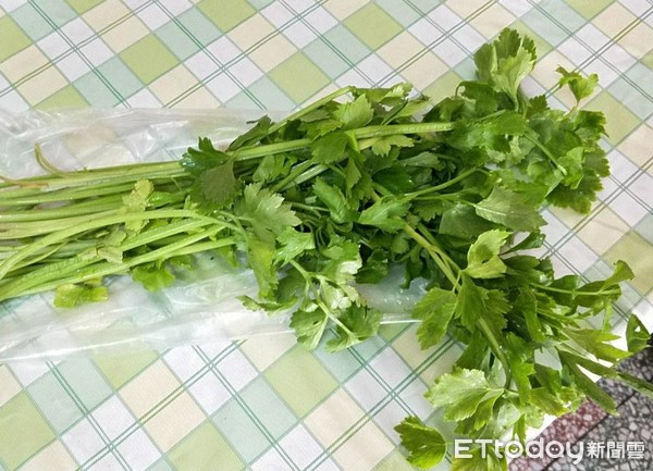 7 thực phẩm đánh bay mùi hôi miệng mạnh gấp 100 lần nhai kẹo cao su - 4