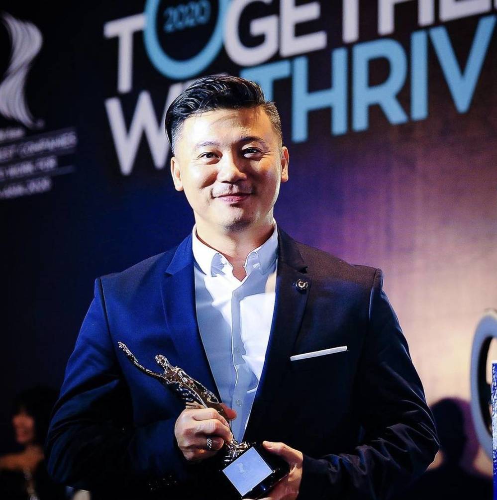 2 đại gia ngân hàng amp;#34;trai tài trai sắcamp;#34; đang hot trên MXH: Ngoại hình cực phẩm, thích vào bếp - 2