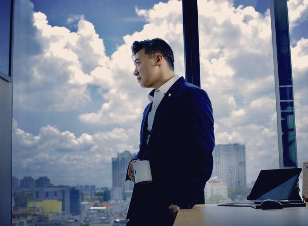 Vẻ ngoài điển trai của giám đốc nhân sự ngân hàng ACB. (Ảnh: FBNV)