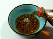 Nhà đẹp - Đổ nước ngọt vào miếng xà phòng, đợi 2 thứ hòa quyện bạn sẽ có chai "nước thần" trong nhà