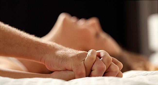 Khi ở giai đoạn cực phái, cơ thể người nam và nữ có những phản ứng mạnh mẽ. Ảnh minh họa.