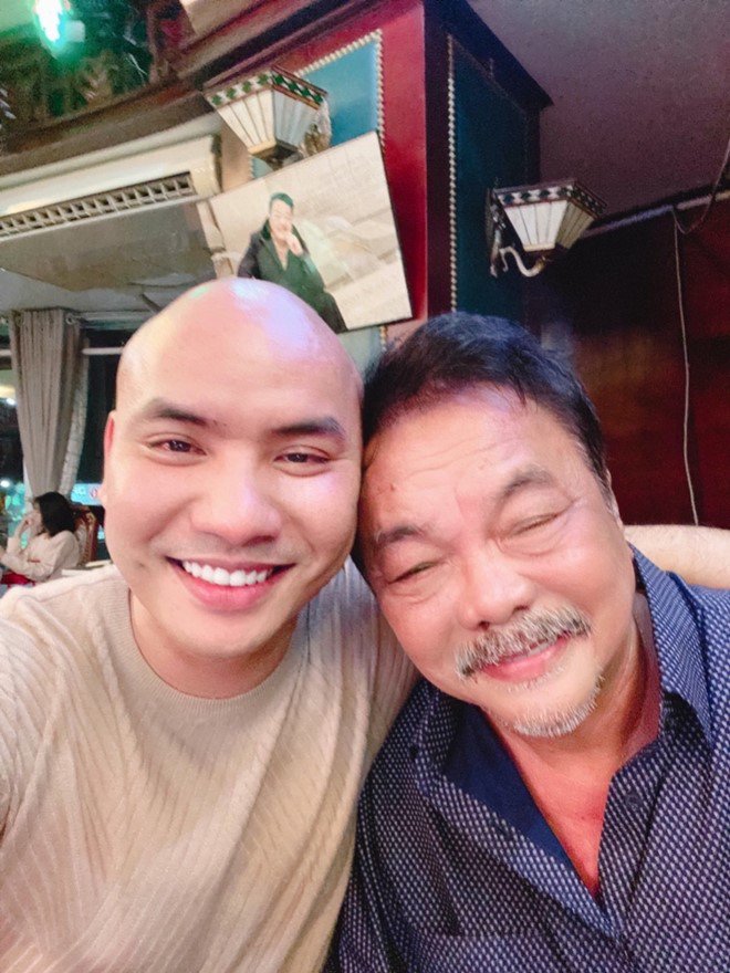 A Tuân tiết lộ cách sống của amp;#34;giới siêu giàuamp;#34; qua ca khúc mới - 4