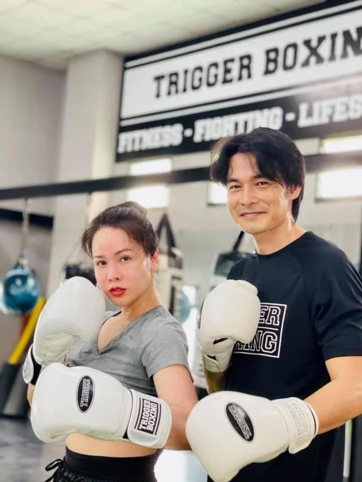Không gần con gái chung với Phượng Chanel, Quách Ngọc Ngoan sụt 10kg, điển trai bên “bóng hồng” - 1