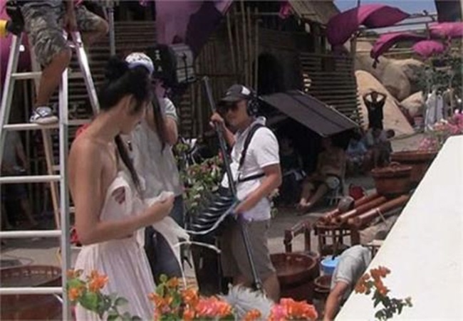 Tăng Thanh Hà gặp sự cố nhạy cảm khi đóng phim Mỹ Nhân Kế.