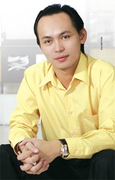 Cậu con trai cả của ông Dũng với bà Tuyết rất kín tiếng, thông tin cá nhân trên báo và MXH cũng vô cùng ít ỏi. 