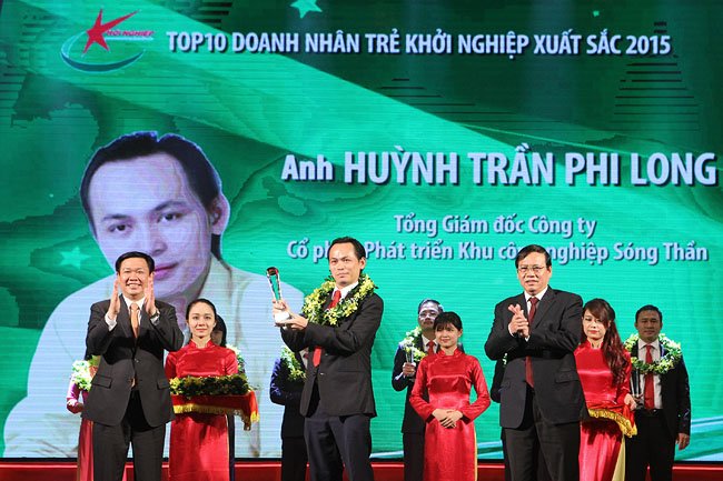 Huỳnh Trần Phi Long từng được vinh danh trong top 10 doanh nhân trẻ khởi nghiệp xuất sắc nhất 2015.
