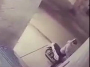 Clip Eva - Clip: Mẹ bị cướp xe máy, con gái ra tay "xử đẹp" tên cướp và cái kết