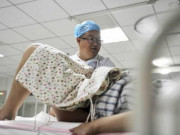 Bà bầu - Đi khám thai, gái trẻ "ngượng cháy mặt", không dám kể với chồng về hành động của bác sĩ
