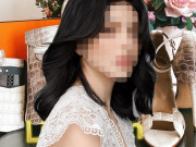 Thời trang - Nàng ngọc nữ "qua mặt" Lệ Quyên và Ngọc Trinh khi sắm liền tay bộ da cá sấu bạch tạng