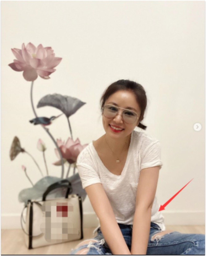 Một số fan bênh vực Lâm Tâm Như vì ở tuổi U50 cô vẫn rất trẻ trung.